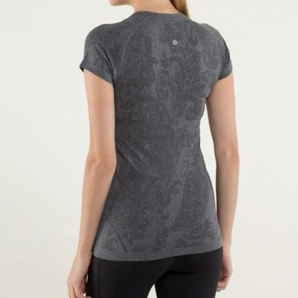 Lululemon Swiftly Run Tshirt Heathered Black 8 - image 2